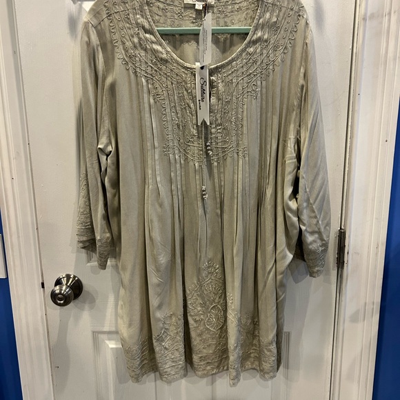 Solitaire Women's Elegant taupe Tunic NWT 1X - Picture 1 of 11